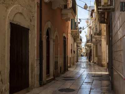 Ritorniamo ora verso la Chiesa Maddalena e svoltiamo a destra in corso Umberto, che permette di accedere a un�altra parte del centro storico ampliatosi a partire dal Seicento